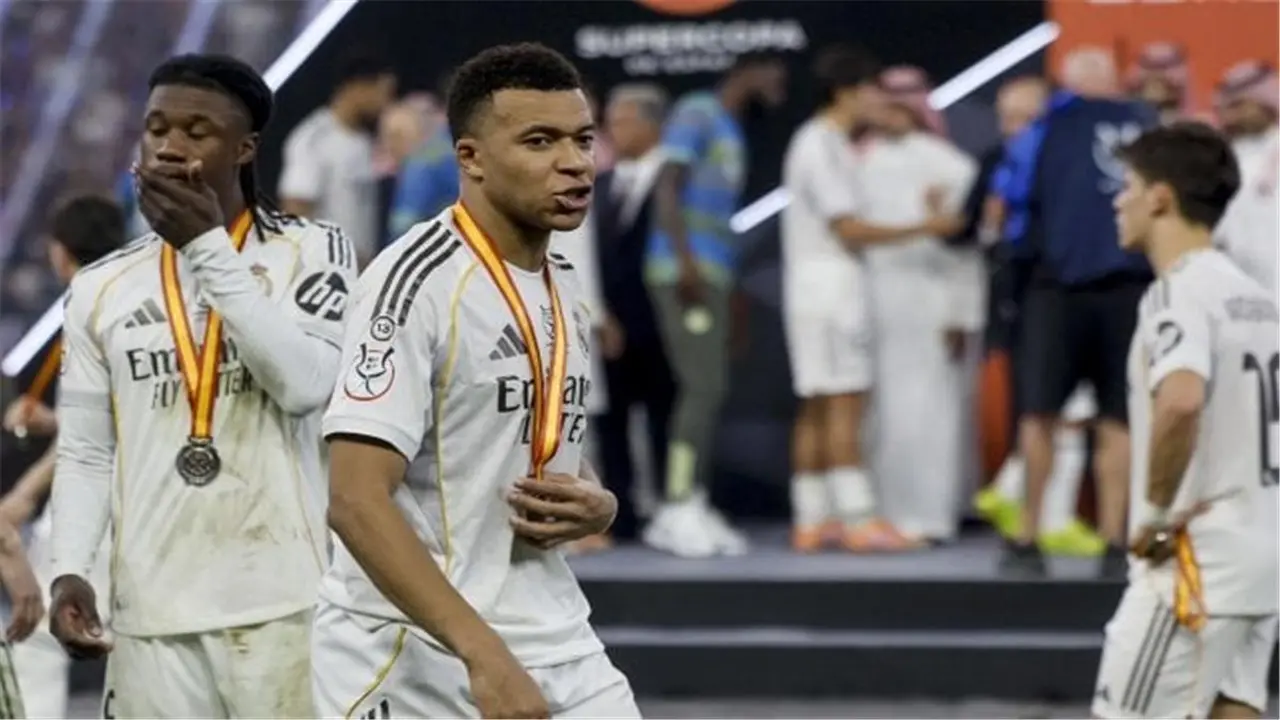 انتقاد لاذع.. لابورتا يطالب مبابي باحترام الخصوم في كرة القدم